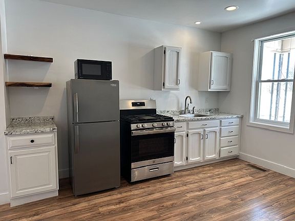 4th image of 642 N 3rd Ave #1