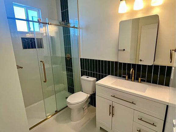 4th image of 2399 Ridge View Dr