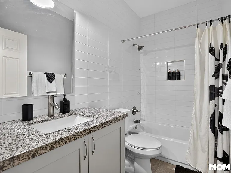 524 W Harwell Rd — Photo 10
