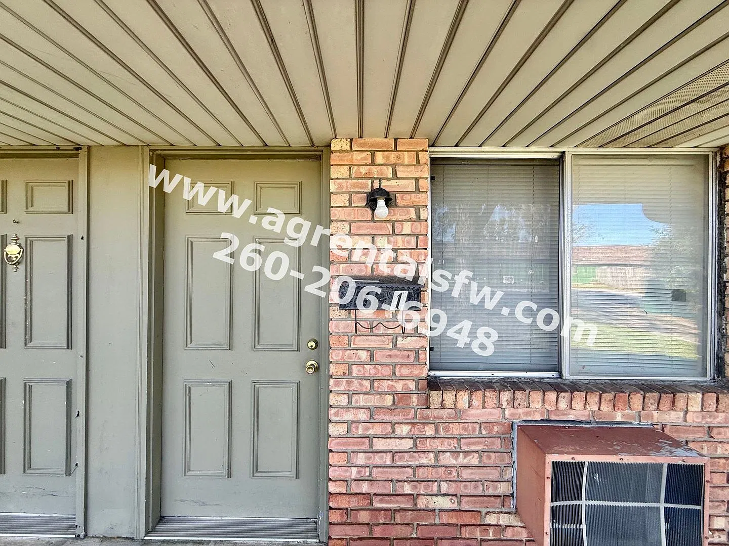 901-931 West Brookwood Court — Photo 2