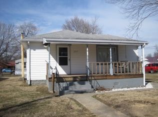307 W Sibley St, Fairfield, IL 62837
