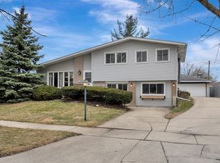 5730 Vine St, Oak Forest, IL 60452