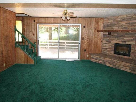 3rd image of 1425 Club View Dr