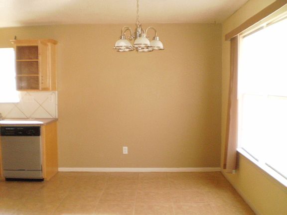 Breakfast/Dining Area