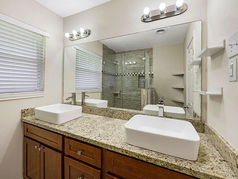 5554 Beechnut St — Photo 9