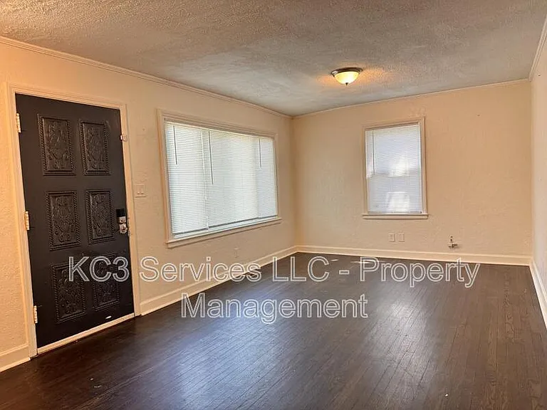 11108 Bennington Ave #A — Photo 2