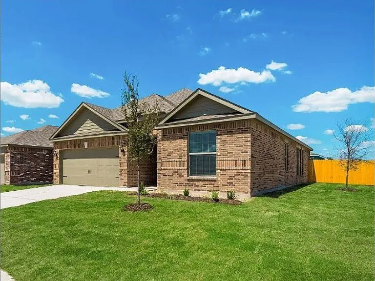 905 Calhoun Dr — Photo 4