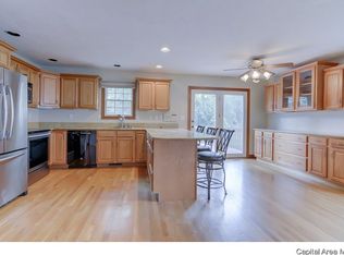 2542 Chapel Hill Rd, Springfield, IL 62702