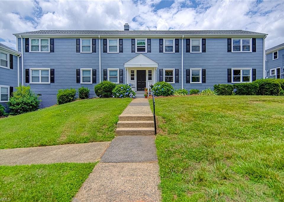 Photo of the 4 unit building: 2 units bottom floor, 2 units top floor. All units have windows and entry access from both the front and rear of the building, and windows on the side.