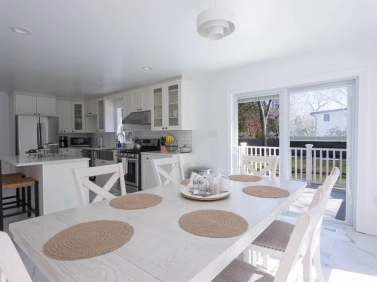16 Hollyoak Ave — Photo 12