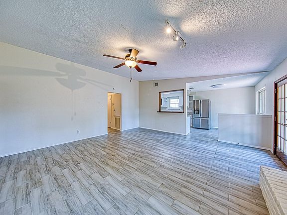 4th image of 22411 Elsinore Dr