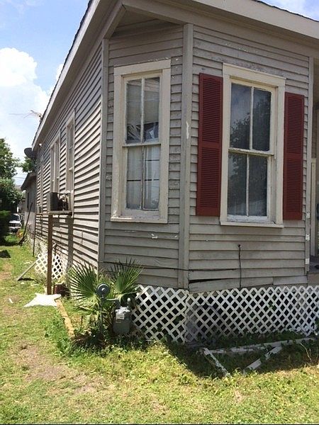 2nd image of 3911 Ursuline St