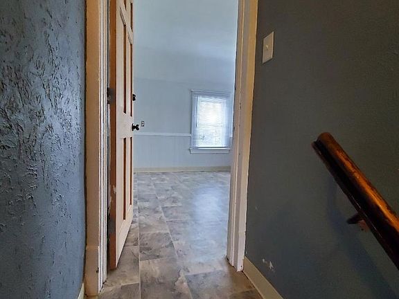 5th image of 1410 Ford St