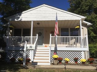 70 Douglas St, Fords, NJ 08863