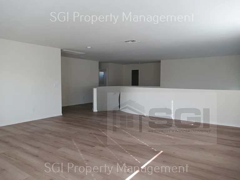 3123 W Pleasant Ln — Photo 13