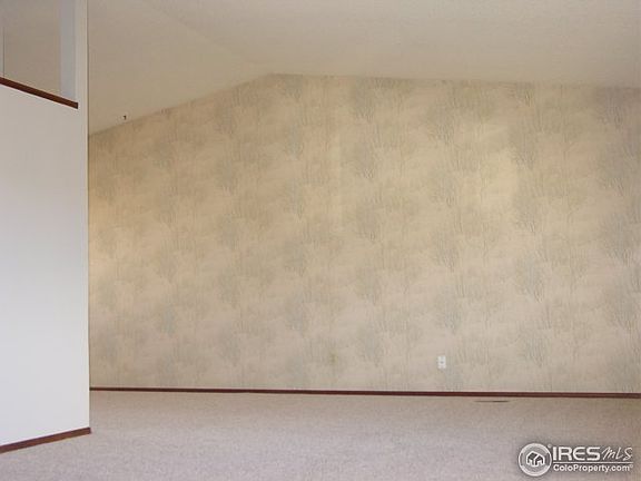 3rd image of 2400 Wyandotte Dr