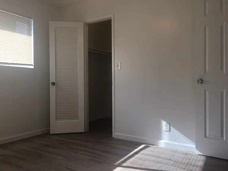 4544 N. Sharon Ave (670L-671G) — Photo 8