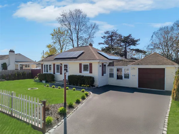 136 Saint Johns Street, Central Islip, NY 11722