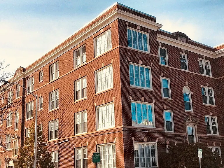 24 Franklin St — Photo 2