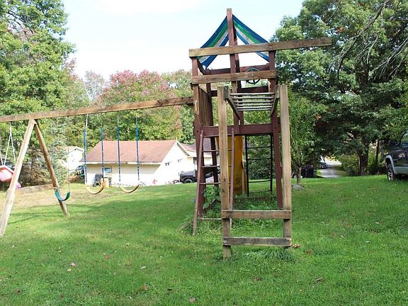 3rd image of 17 Netherwood Plz