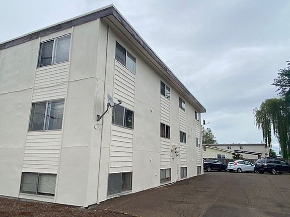 3rd image of 978 NW Cleveland Ave #5