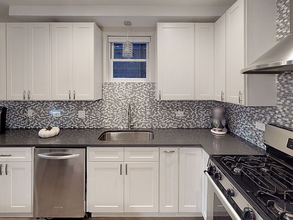 3rd image of 1547 N North Park Ave APT G