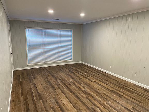 4th image of 108 Elm St