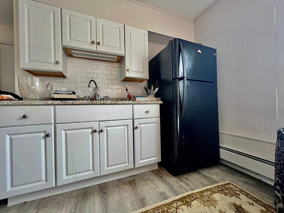 2nd image of 19 Bradford Ave Floor 1