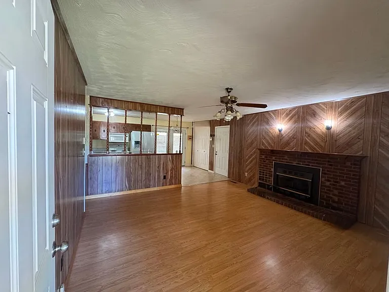 4221 Valley Cir — Photo 3