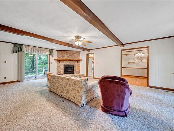 3rd image of 219 Summer Cir