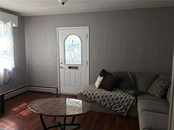 START YOUR TOUR IN THE INVITING LIVING ROOM