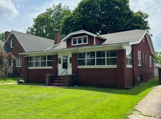 9 East Dr, Decatur, IL 62526