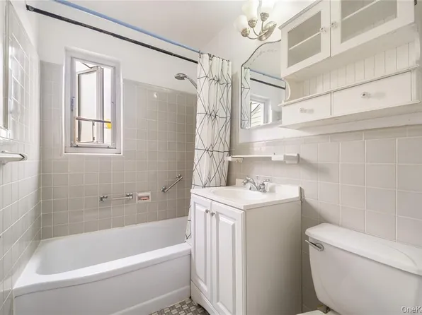 225-08 88th Avenue image 15 of 20