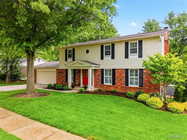 769 Berquist Dr, Ballwin, MO 63011