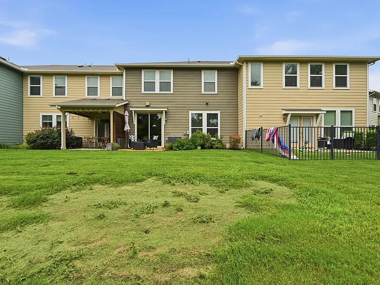 311 Bridgeford Dr — Photo 28