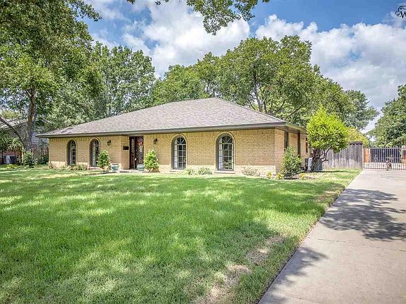 2nd image of 2306 Brook Hollow Dr