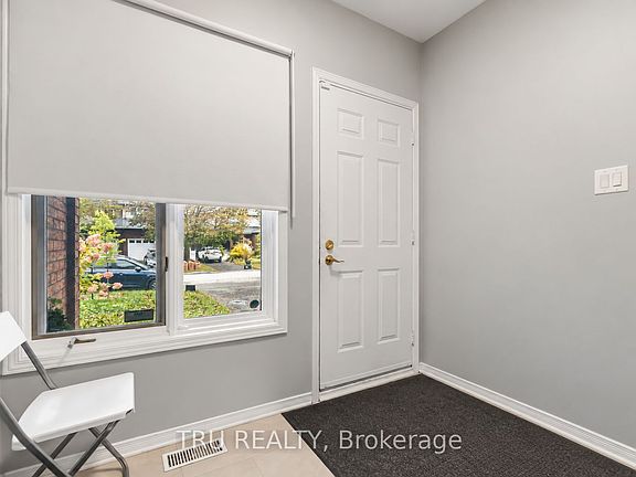 4th image of 62 Hunters Glen Cres