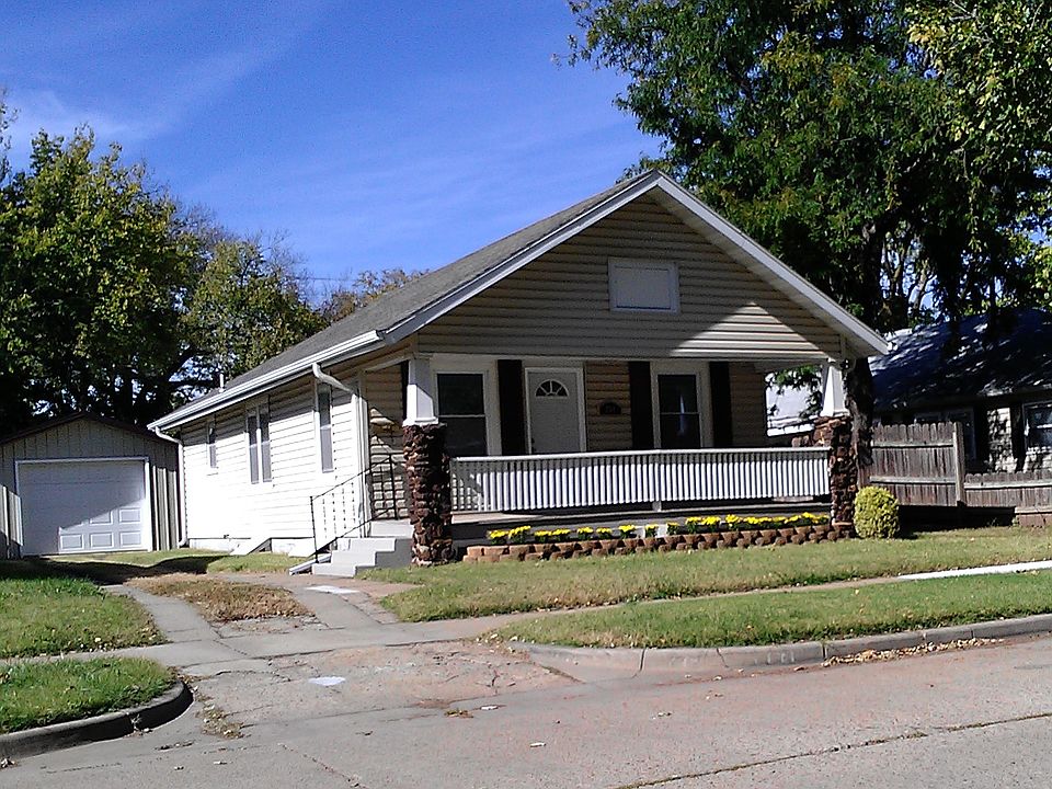1st image of 704 Sheridan St