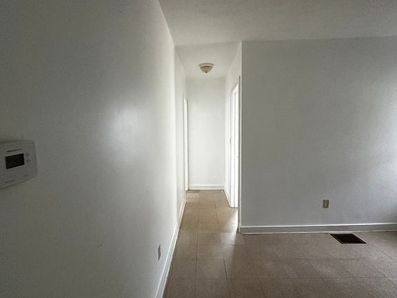 5th image of 127 Hamilton Ave Floor 2