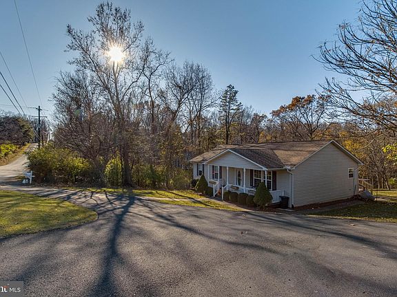 2nd image of 25 Woodward Ct