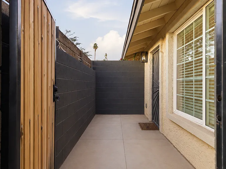 1901 N 48th Pl — Photo 23