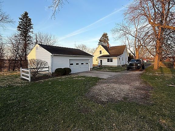 4th image of 3466 N Round Barn Rd