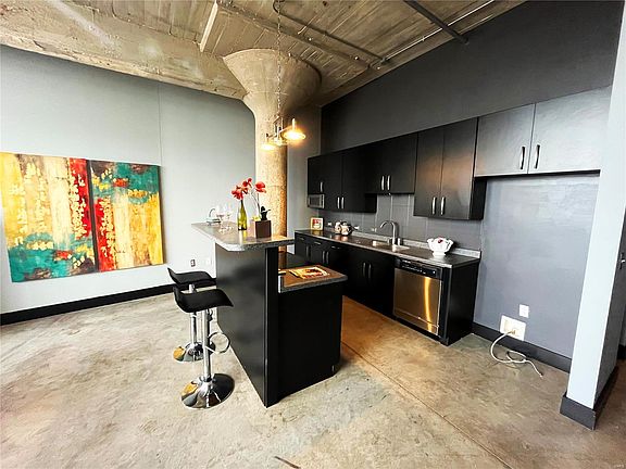 5th image of 2323 Locust Ave #409