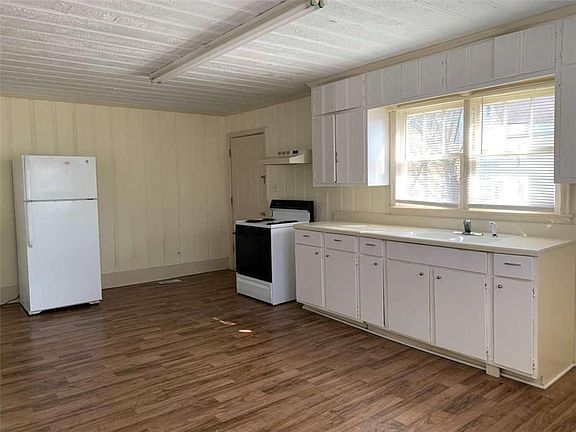 4th image of 294 W Pike St #B