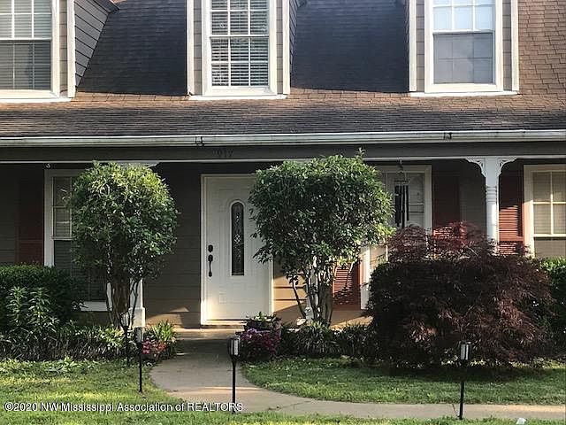 2nd image of 917 Cloverleaf Dr