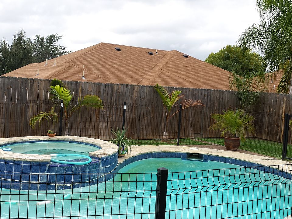 Pool/spa self cleaning