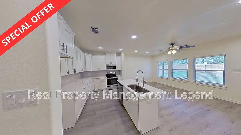 4 bed, 2.5 bath, 1584 sqft, $1,800 — Photo 1