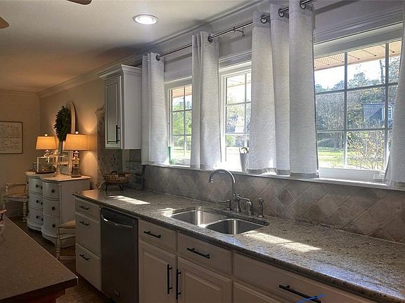 5th image of 110 Dogwood Dr