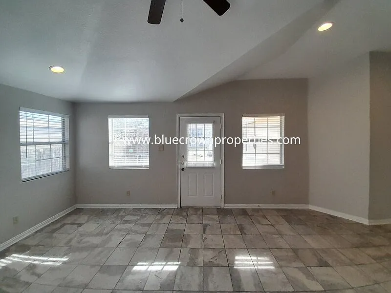 3 bed, 2.0 bath, 1260 sqft, $1,750 — Photo 3