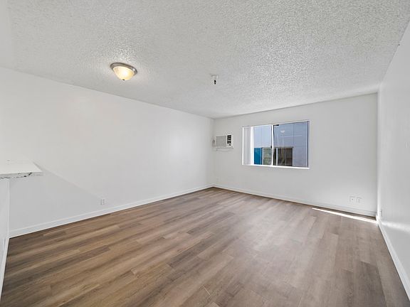 4th image of 8553 Sepulveda Blvd #201